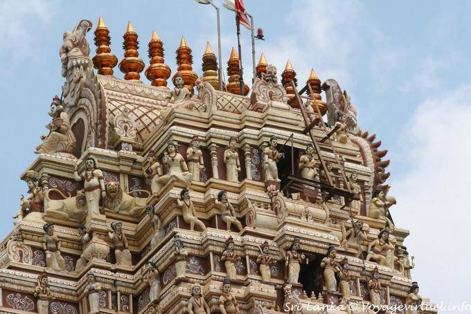 Centrarse en la parte superior de Kovil Sri Muthumariamman Templo, Matale - Ceilan Sri Lanka