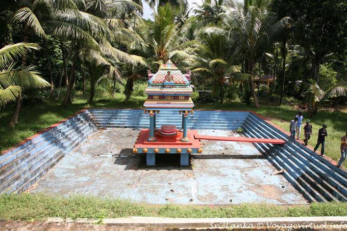 Altar en una cuenca, Sri Muthumariamman Thevasthanam, Matale - Ceilan Sri Lanka