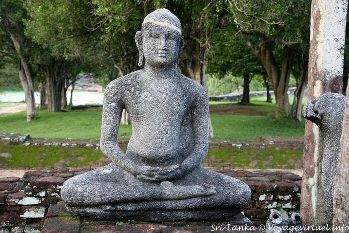 Medirigiriya, loto Buda posición de meditación - Ceilan Sri Lanka