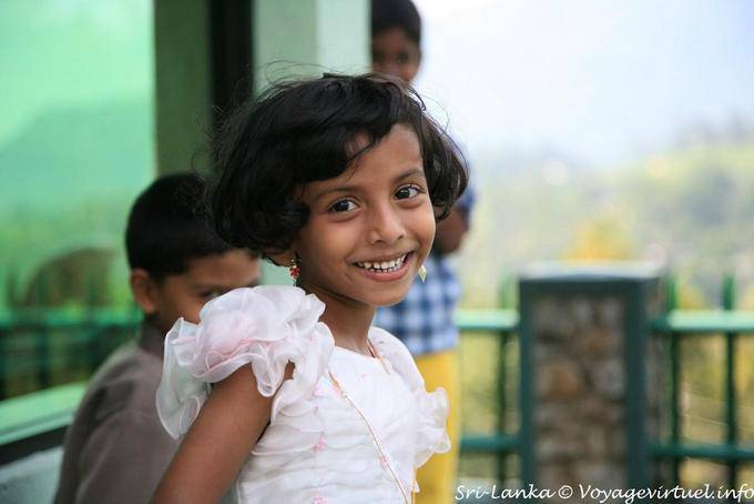 Retrato de una chica de Sri Lanka, Glenloch Fábrica, Katukitula - Ceilan Sri Lanka