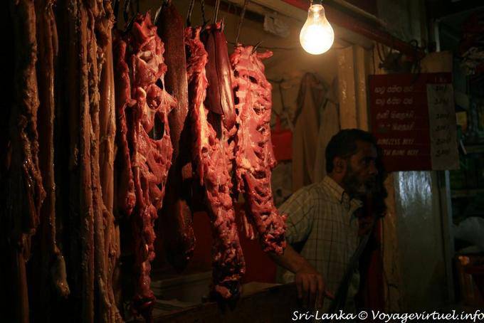 Colgando pedazos de carne, Mercado Nuwara Eliya - Ceilan Sri Lanka