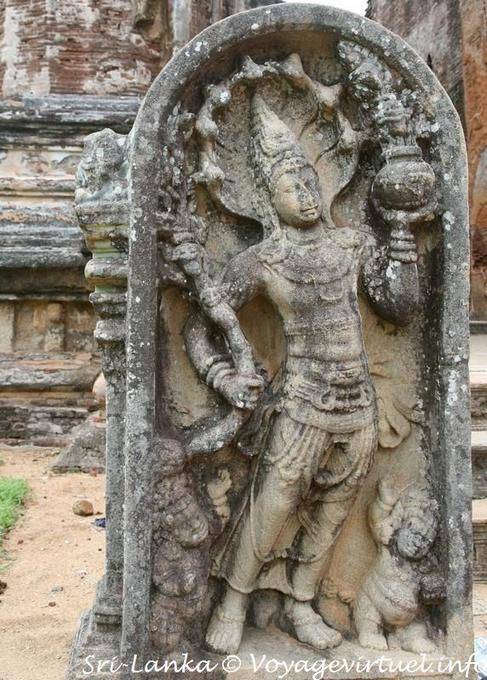 Escultura ubicado a los pies de Lankatileke, Alahana Parivena, Polonnaruwa - Ceilan Sri Lanka