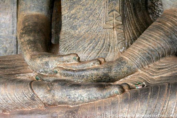 Las manos en los pies Vidyhadhara Guha, Gal Vihara, Polonnaruwa - Ceilan Sri Lanka