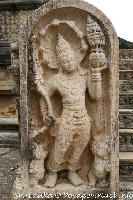Escultura en un nicho entradas Polonnaruwa Vatadage - Ceilan Sri Lanka