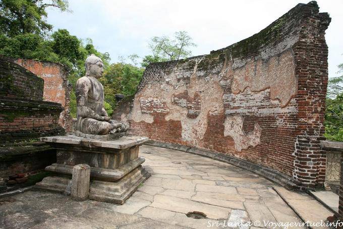 Otro Buda en mudra de Dhyana, Vatadage, Polonnaruwa Terraza del Diente - Ceilan Sri Lanka