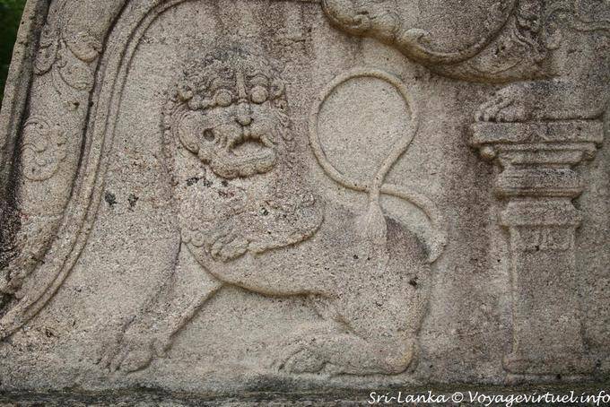 Asombro felina, alivio Terraza del Diente, Vatadage, Polonnaruwa - Ceilan Sri Lanka