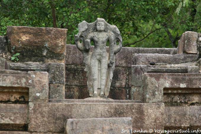 Buda Mudra de la intrepidez, Terraza del diente, Polonnaruwa - Ceilan Sri Lanka