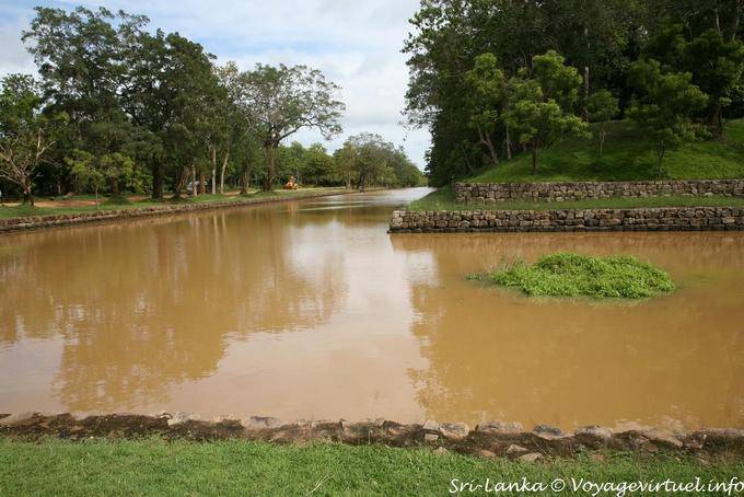El acceso zanjas Protector de los jardines de Sigiriya - Ceilan Sri Lanka