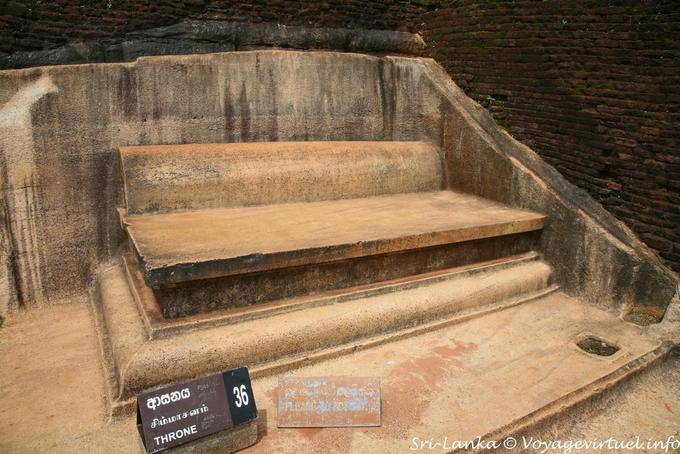 El famoso trono del rey Kassyapa palacio Sigiriya - Ceilan Sri Lanka