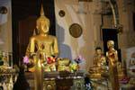 Otras vistas altar y Buda en Nuevo Templo, Dalada Maligawa, Kandy, Ceilan Sri Lanka.