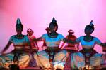 Bailarines vannam o Pojja, Kandy, Ceilan Sri Lanka.