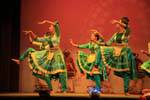 Movimientos como bailarines Bharatnatyam, Kandy, Ceilan Sri Lanka.