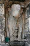 Piedra Elefante en apoyo de la Dagoba, Gadaladeniya templo, Kandy, Ceilan Sri Lanka.