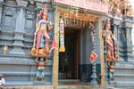 Diosas entrada protègeant bajo la kovil, tamil templo, Matale, Ceilan Sri Lanka.