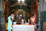 Información general dentro de la mandapa, Sri Muthumariamman Devasthanam, Matale, Ceilan Sri Lanka.