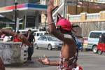 Bailar en la calle, Nuwara Eliya, Ceilan Sri Lanka.