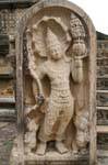 Escultura en un nicho entradas Polonnaruwa Vatadage, Ceilan Sri Lanka.