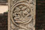 Detalle de una columna de Atadage, Polonnaruwa, Ceilan Sri Lanka.