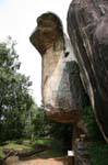 Entrada de la cueva de la cobra (bodega de Cobra-campana), Sigiriya, Ceilan Sri Lanka.