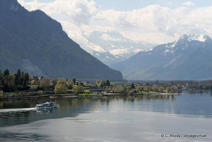 Barcos y Alpes de vapor Castillo de Chillon, Montreux - Suiza