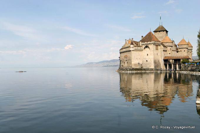 Mirror Lake Geneva Castillo de Chillon - Suiza