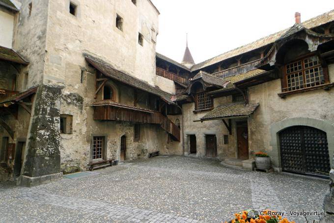 Patio de entrada, el Castillo de Chillon - Suiza