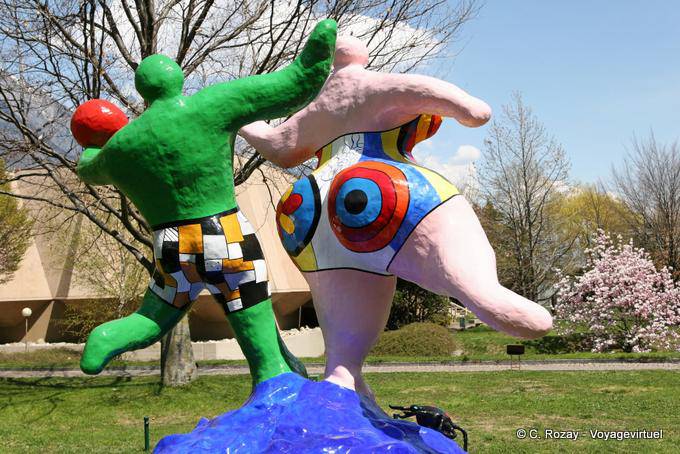 Fundación Gianadda, bañistas, escultura Niki de Saint Phalle - Suiza
