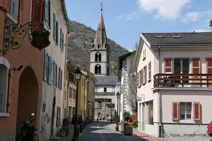 La iglesia de Martigny vista desde la calle - Suiza