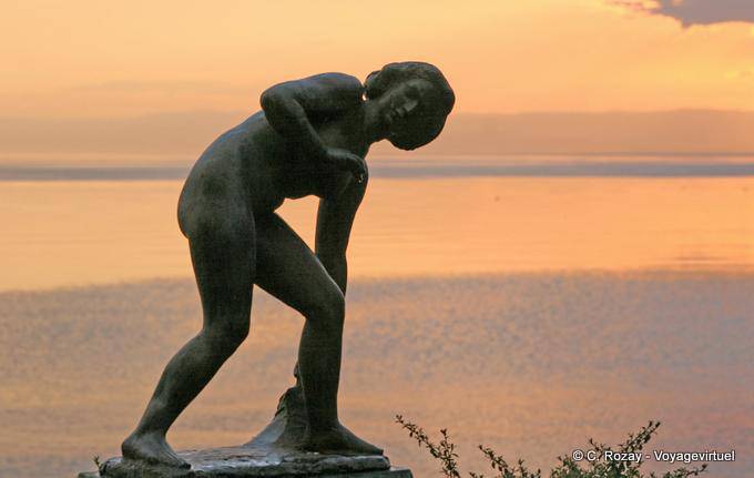 Nu noche, Pequeño bañista, obra de Arthur Schlageter, Montreux - Suiza