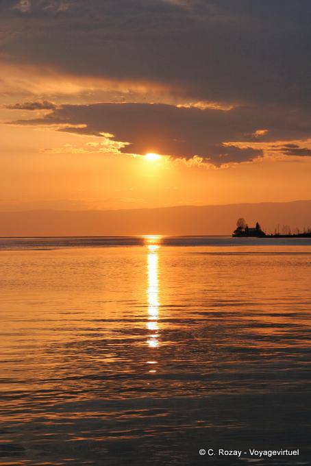 Escondite de sol en el lago de Montreux - Suiza
