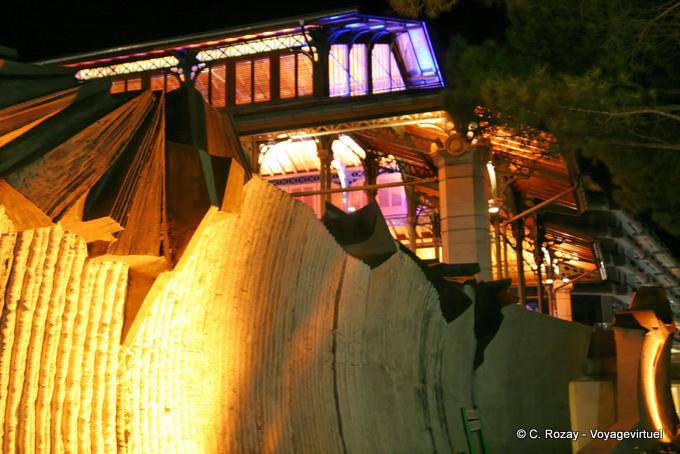 El Muro de Jaquier y salas de la noche, de Montreux - Suiza