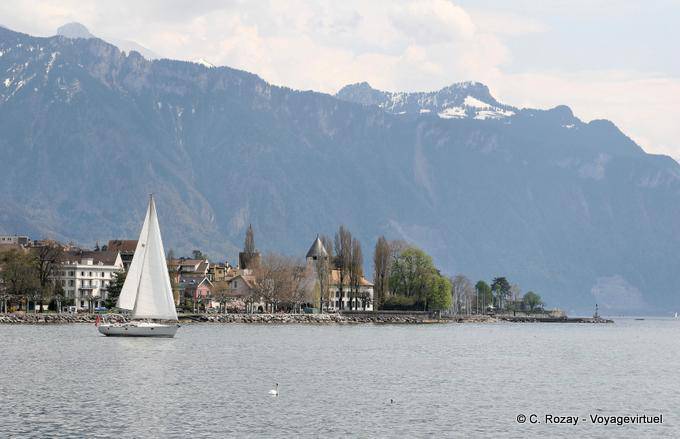 El barco de vela en el lago de Ginebra, Vevey - Suiza