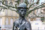 Charlie Chaplin y la estatua rosa Perdonnet muelle, Vevey, Suiza.