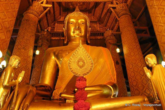Luang Po a, un Buda de 19 metros, Wat Choeng Phanan, Ayutthaya - Tailandia