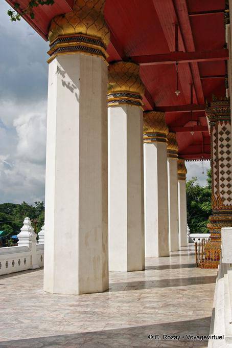 Majestuosas columnas, Wat Phra Sri Samphet, Ayutthaya - Tailandia