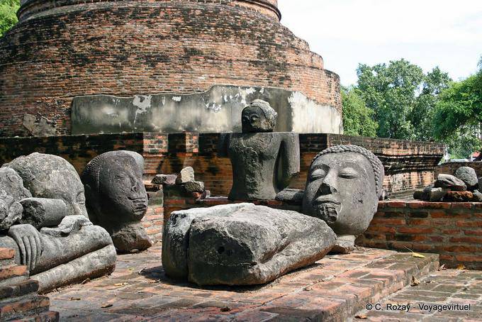 Esculturas en pedazos, Wat Raj Burana, Ayutthaya - Tailandia
