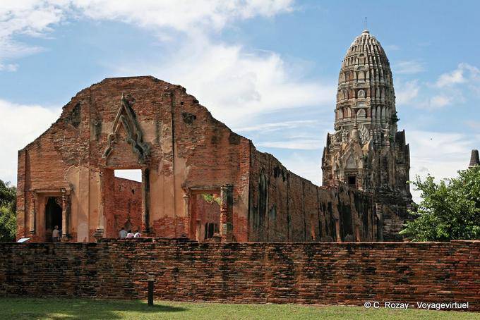 La construcción del templo Wat Raj Burana, Ayutthaya - Tailandia