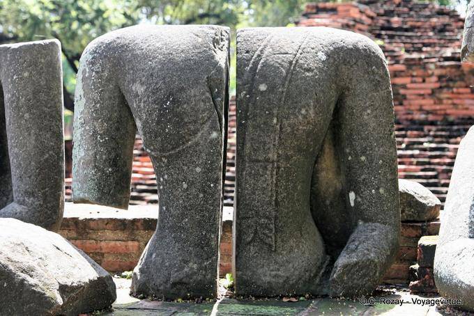 Ayutthaya, Wat Raj Burana, busto reducido a la mitad - Tailandia
