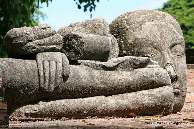 Estatua en pedazos, Wat Raj Burana, Ayutthaya - Tailandia