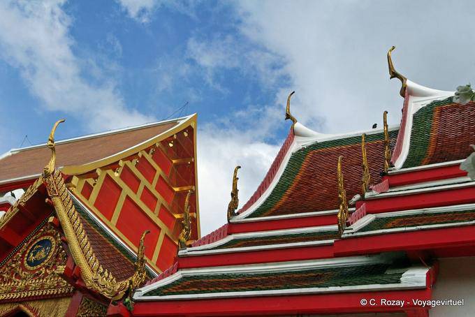 Templo techos y Chofahs, Wat Wat Choeng Phanan, Ayutthaya - Tailandia