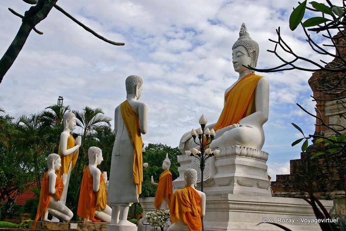 Estatuas de grupos de oración, Wat Yai Chai Mongkol, Ayutthaya - Tailandia