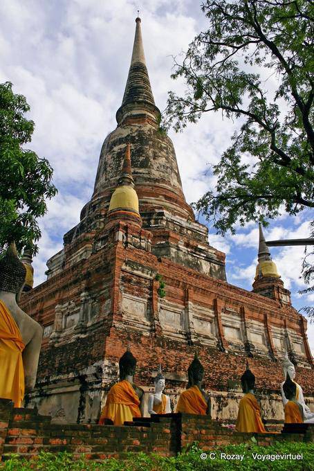 Pagoda celebrando la derrota de los birmanos, Wat Yai Chai Mongkol, Ayutthaya - Tailandia