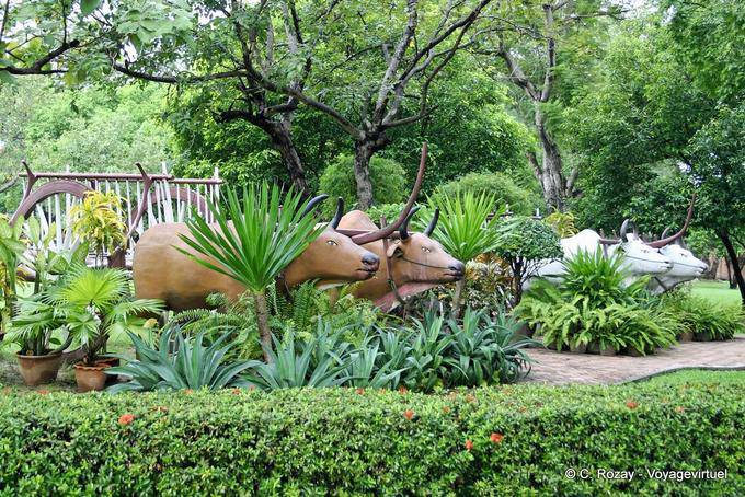 Madera de Cebú, Wat Yai Chai Mongkol, Ayutthaya - Tailandia