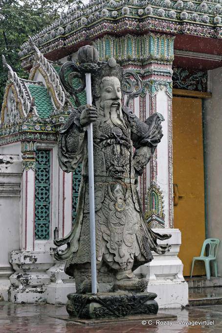 Gigante guardia estatua de pie, Wat Pho (Wat Phra Chettuphon), Bangkok - Tailandia