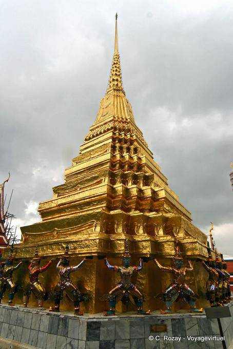Chedi de oro, Wat Phra Kaew, Bangkok - Tailandia