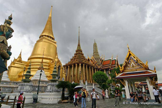 Phra Sri Rattana Chedi y Mondop, Wat Phra Kaew, Bangkok - Tailandia