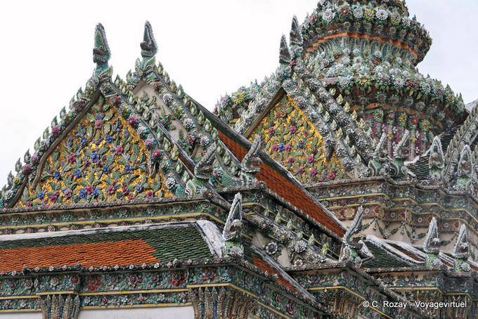 Detalle de Vihan Yod, Wat Phra Kaew, Bangkok - Tailandia