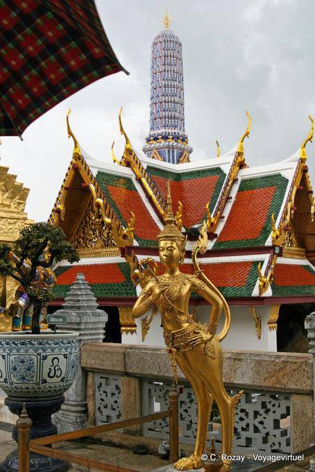 Estatua de un Kinnara, Wat Phra Kaew, Bangkok - Tailandia