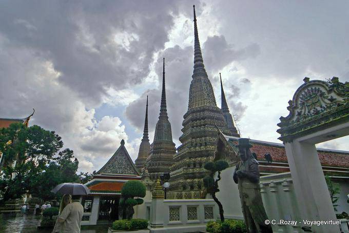 Stupas de Wat Phra Chettuphon, Bangkok - Tailandia
