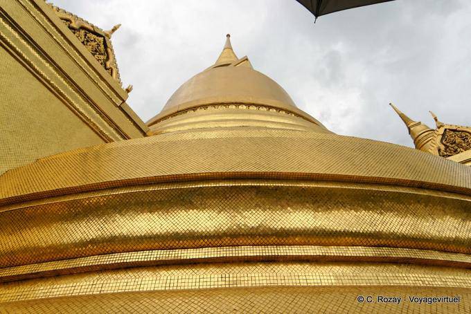 Gros Phra Sri Ratana plan de Chedi, Wat Phra Kaew, Bangkok - Tailandia